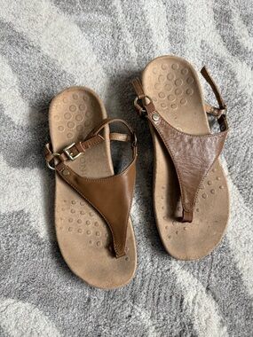 Vionic Kirra Leather Thong Sandals Women 7.5